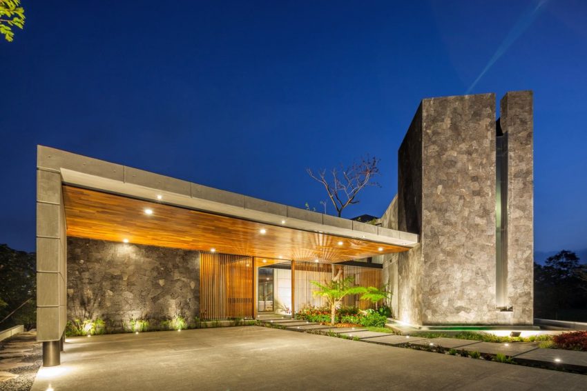 A Stunning and Luxurious Concrete House Framed by a Vast Vegetation of Colima, Mexico by Di Frenna Arquitectos (27)