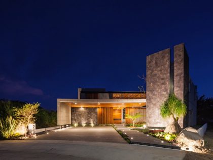 A Stunning and Luxurious Concrete House Framed by a Vast Vegetation of Colima, Mexico by Di Frenna Arquitectos (34)