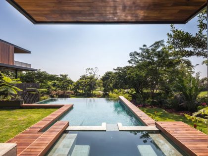 A Stunning and Luxurious Concrete House Framed by a Vast Vegetation of Colima, Mexico by Di Frenna Arquitectos (8)