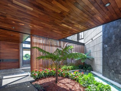 A Stunning and Luxurious Concrete House Framed by a Vast Vegetation of Colima, Mexico by Di Frenna Arquitectos (9)