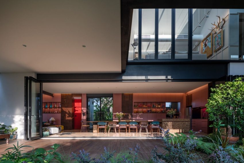 A Unique and Impressive Contemporary Home Amid Lush Greenery in Bangkok, Thailand by Maincourse Architect (13)