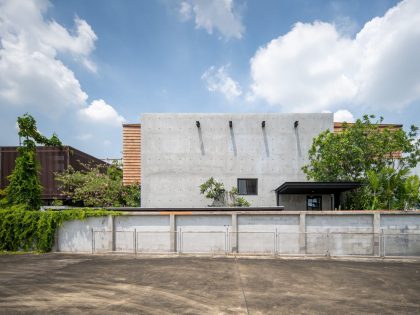 A Unique and Impressive Contemporary Home Amid Lush Greenery in Bangkok, Thailand by Maincourse Architect (18)