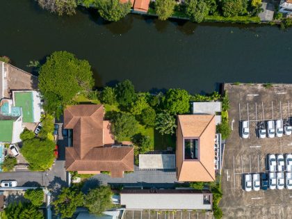 A Unique and Impressive Contemporary Home Amid Lush Greenery in Bangkok, Thailand by Maincourse Architect (19)