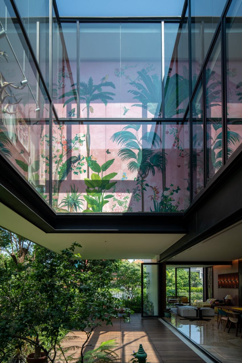 A Unique and Impressive Contemporary Home Amid Lush Greenery in Bangkok, Thailand by Maincourse Architect (6)