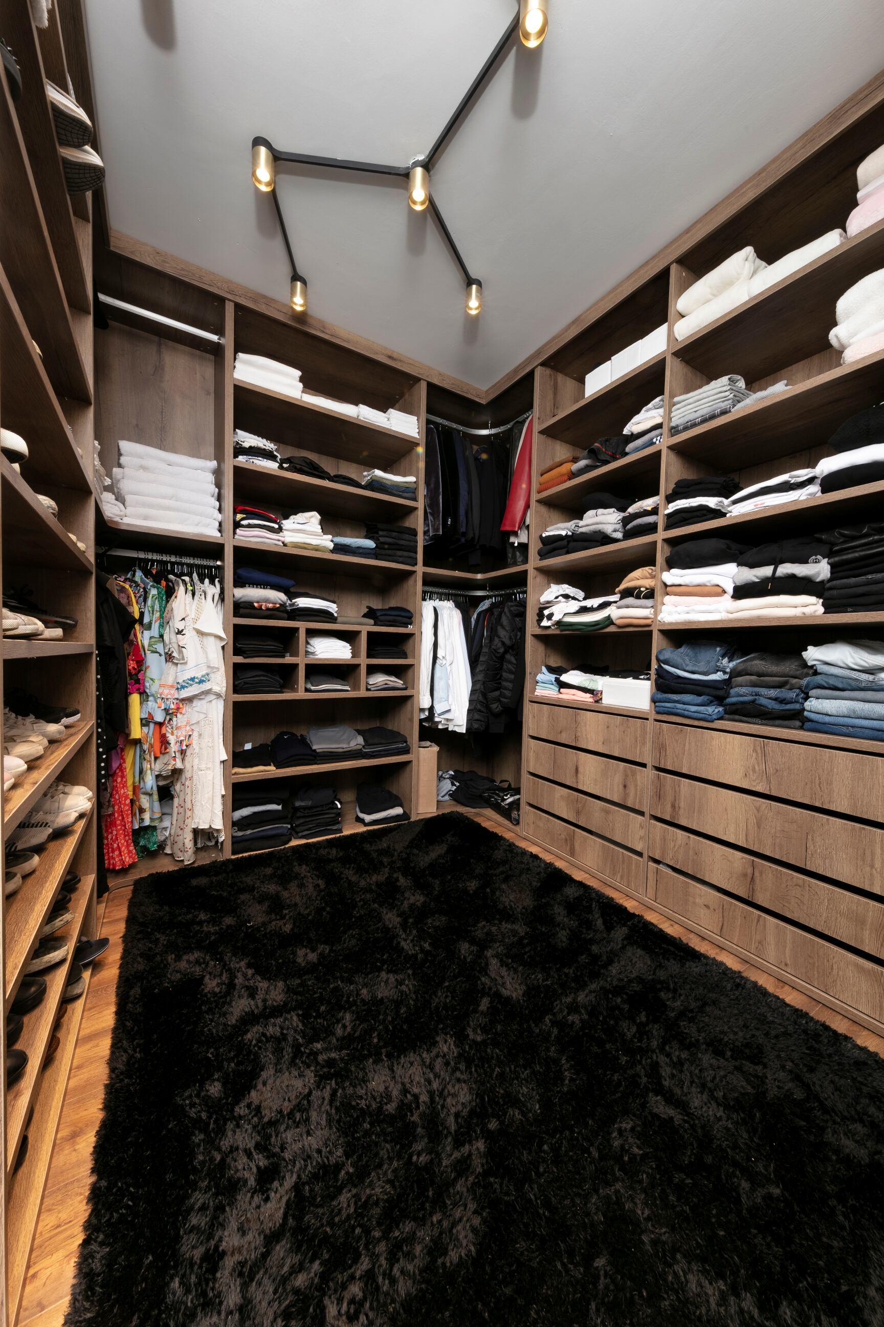 A Vibrant and Stylish Modern Apartment in the Heart of Herzliya, Israel by Roy Levi (17)