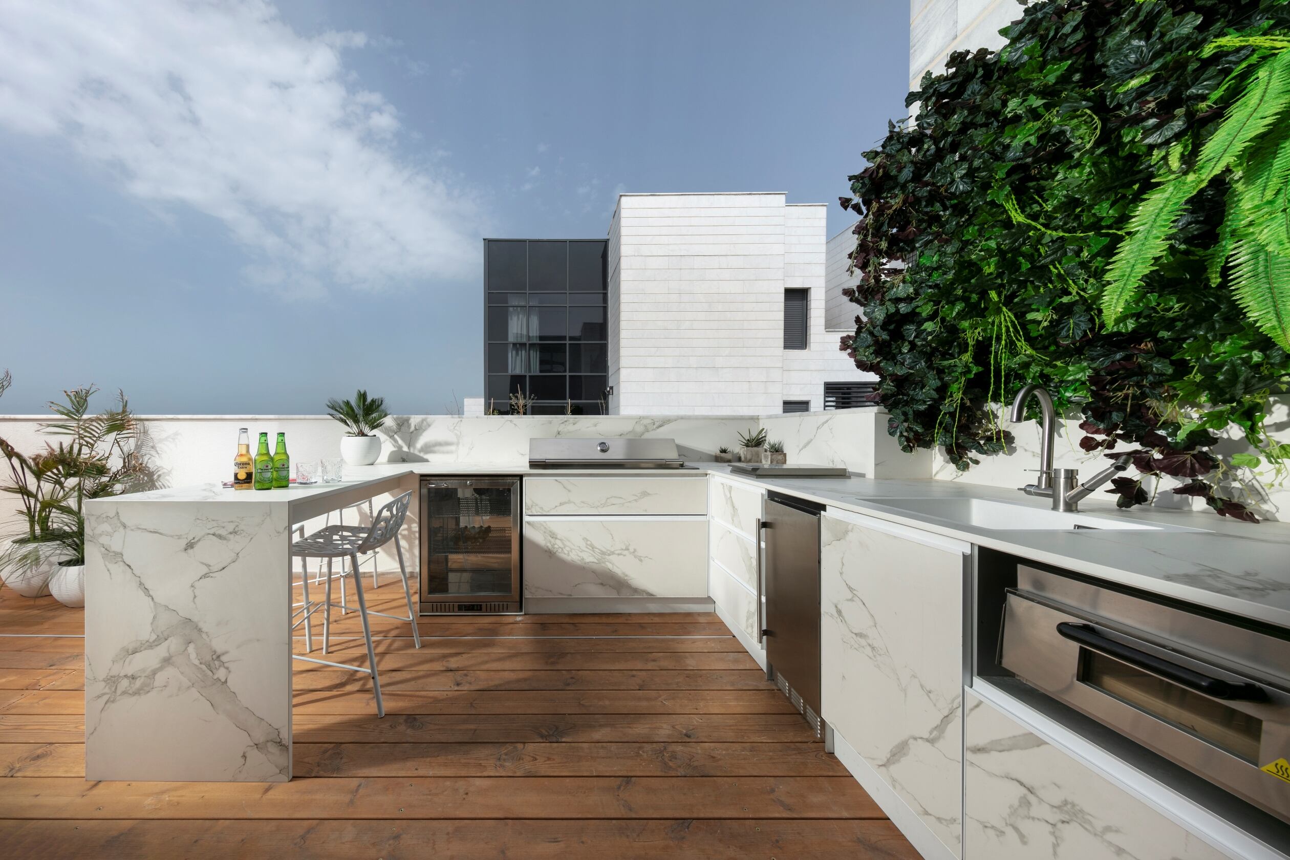 A Vibrant and Stylish Modern Apartment in the Heart of Herzliya, Israel by Roy Levi (5)