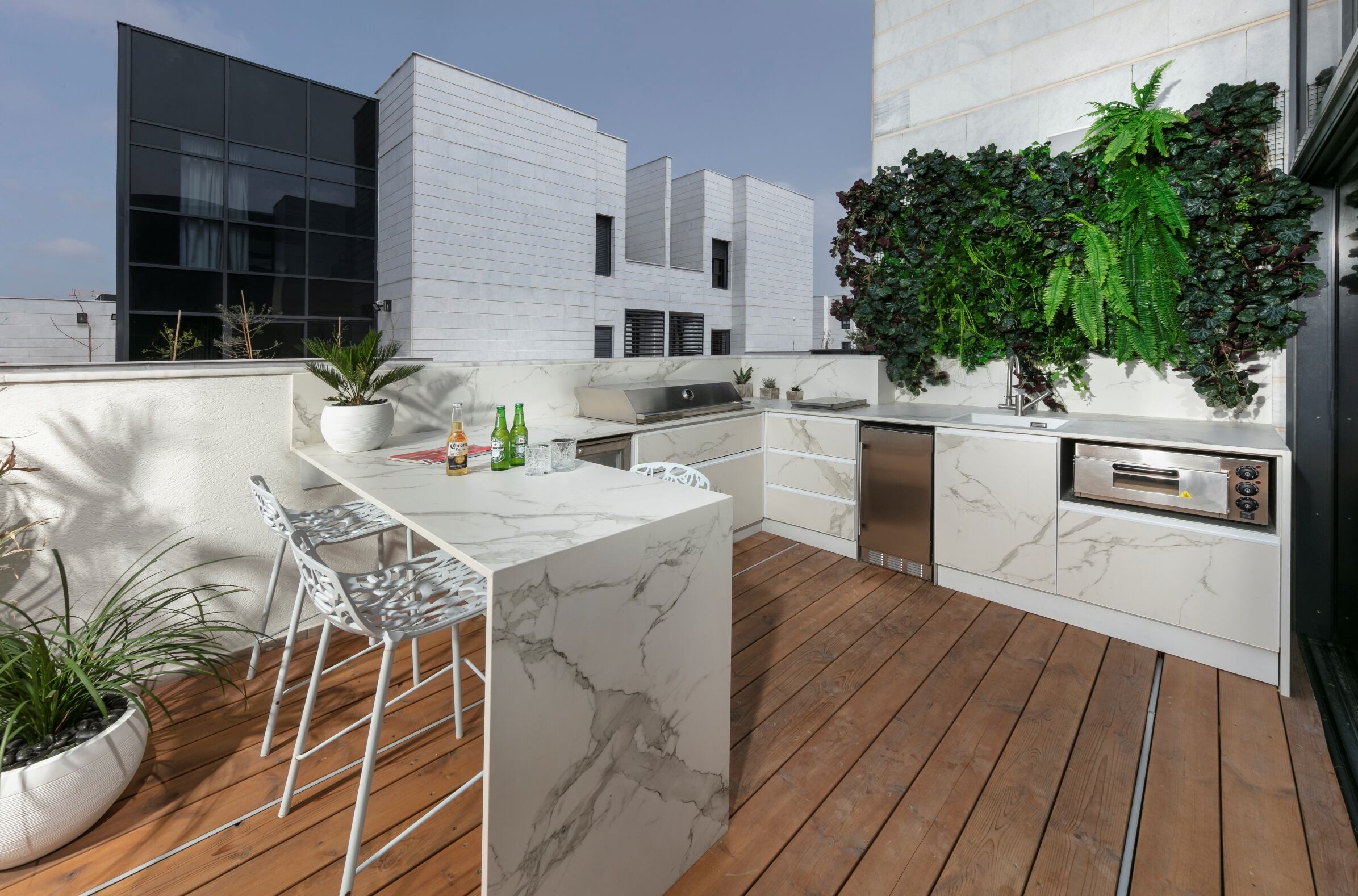 A Vibrant and Stylish Modern Apartment in the Heart of Herzliya, Israel by Roy Levi (6)