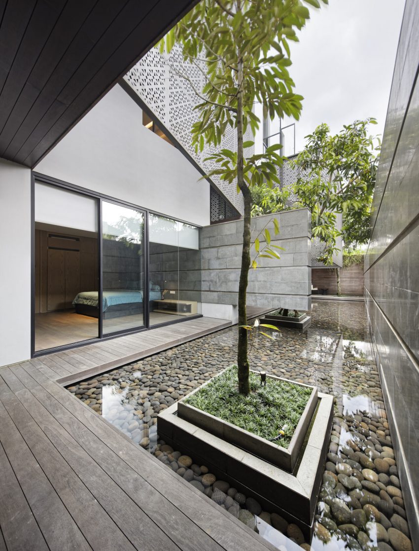 A Warm Contemporary Home with Golf Field Views in Bogor City, Indonesia by Gets Architects (10)