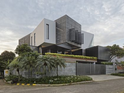 A Warm Contemporary Home with Golf Field Views in Bogor City, Indonesia by Gets Architects (14)