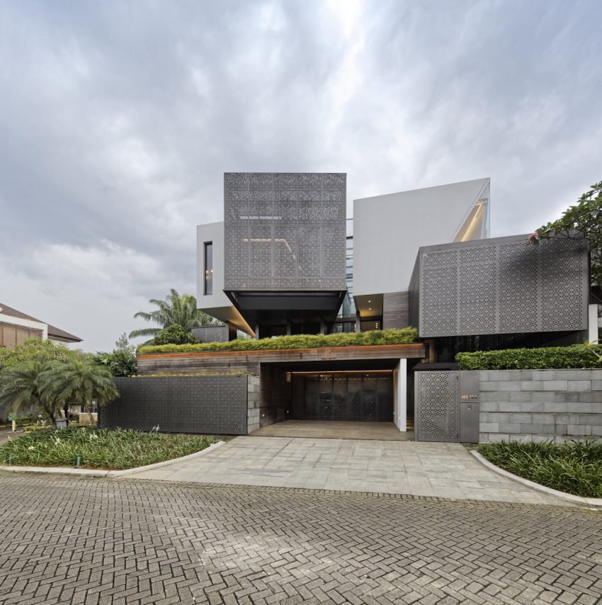 A Warm Contemporary Home with Golf Field Views in Bogor City, Indonesia by Gets Architects (2)