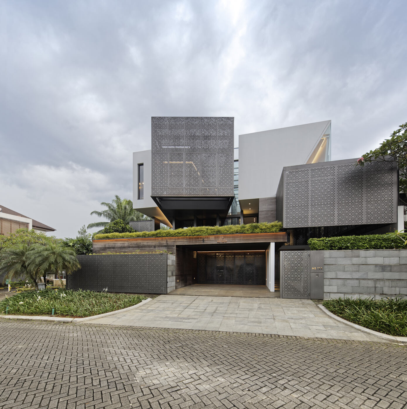 A Warm Contemporary Home with Golf Field Views in Bogor City, Indonesia by Gets Architects (2)