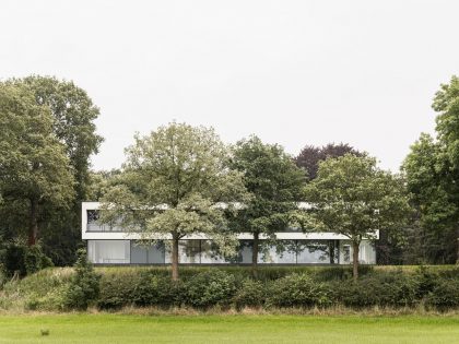 A Wonderful Contemporary Home in the Forest of Netherlands by Grand & Johnson (37)