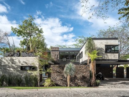 An Elegant Concrete and Steel Home with Stone and Wood Elements in Colima, Mexico by Di Frenna Arquitectos (1)