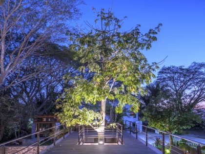 An Elegant Concrete and Steel Home with Stone and Wood Elements in Colima, Mexico by Di Frenna Arquitectos (11)