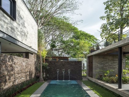 An Elegant Concrete and Steel Home with Stone and Wood Elements in Colima, Mexico by Di Frenna Arquitectos (12)