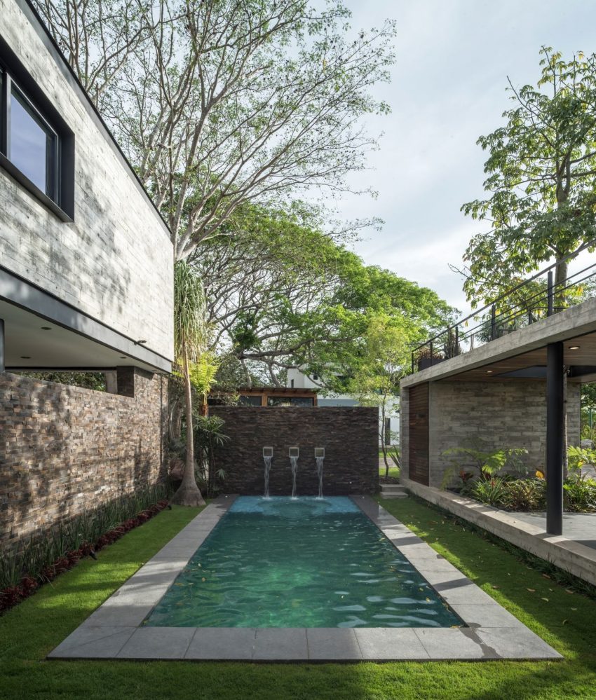 An Elegant Concrete and Steel Home with Stone and Wood Elements in Colima, Mexico by Di Frenna Arquitectos (12)