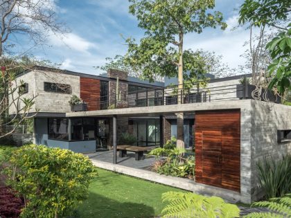 An Elegant Concrete and Steel Home with Stone and Wood Elements in Colima, Mexico by Di Frenna Arquitectos (13)