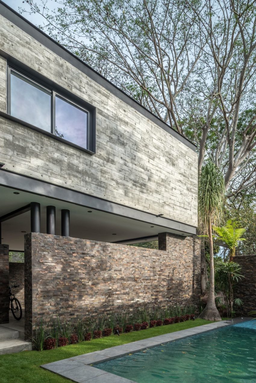 An Elegant Concrete and Steel Home with Stone and Wood Elements in Colima, Mexico by Di Frenna Arquitectos (14)