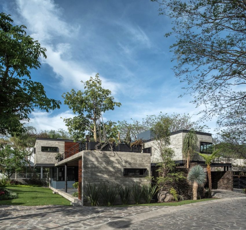 An Elegant Concrete and Steel Home with Stone and Wood Elements in Colima, Mexico by Di Frenna Arquitectos (15)