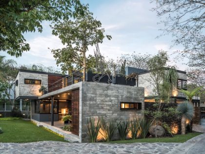 An Elegant Concrete and Steel Home with Stone and Wood Elements in Colima, Mexico by Di Frenna Arquitectos (17)