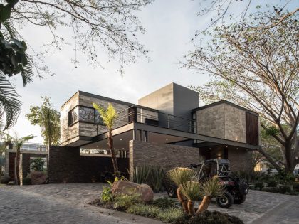 An Elegant Concrete and Steel Home with Stone and Wood Elements in Colima, Mexico by Di Frenna Arquitectos (18)