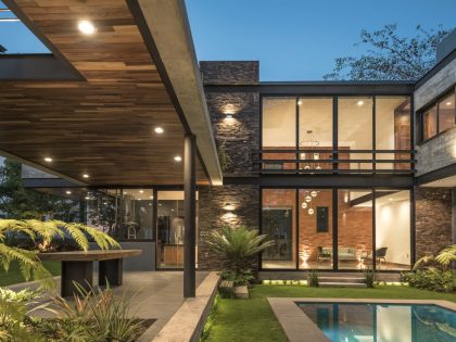 An Elegant Concrete and Steel Home with Stone and Wood Elements in Colima, Mexico by Di Frenna Arquitectos (19)