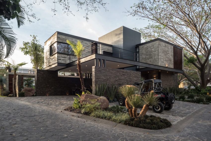 An Elegant Concrete and Steel Home with Stone and Wood Elements in Colima, Mexico by Di Frenna Arquitectos (2)