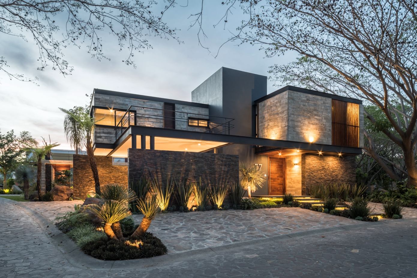 An Elegant Concrete and Steel Home with Stone and Wood Elements in Colima, Mexico by Di Frenna Arquitectos (24)