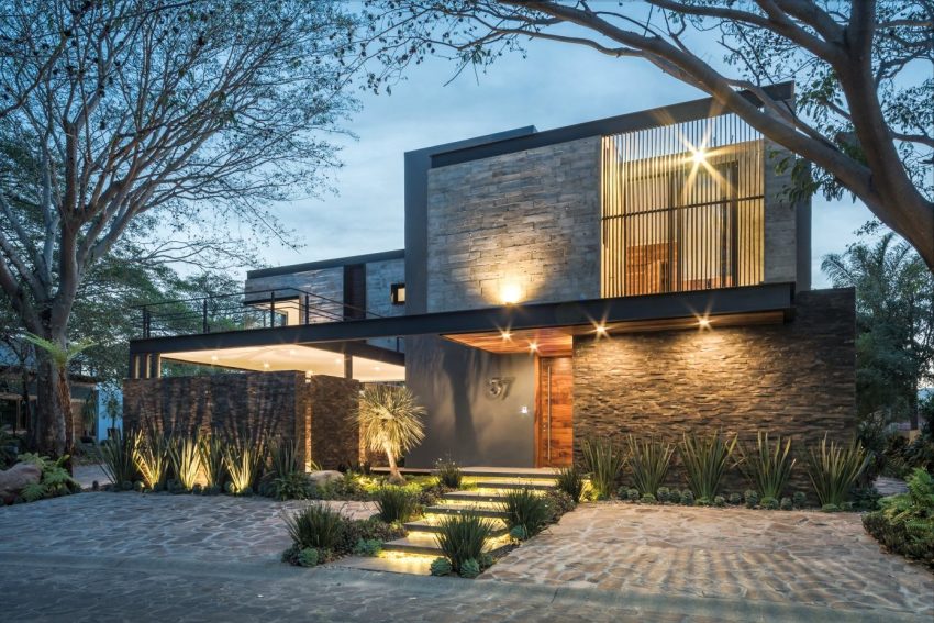 An Elegant Concrete and Steel Home with Stone and Wood Elements in Colima, Mexico by Di Frenna Arquitectos (26)