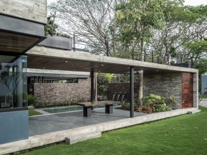 An Elegant Concrete and Steel Home with Stone and Wood Elements in Colima, Mexico by Di Frenna Arquitectos (3)