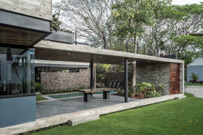 An Elegant Concrete and Steel Home with Stone and Wood Elements in Colima, Mexico by Di Frenna Arquitectos (3)