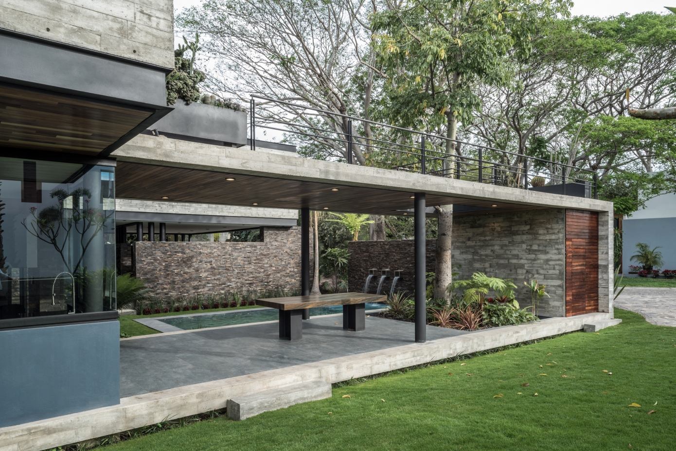 An Elegant Concrete and Steel Home with Stone and Wood Elements in Colima, Mexico by Di Frenna Arquitectos (3)