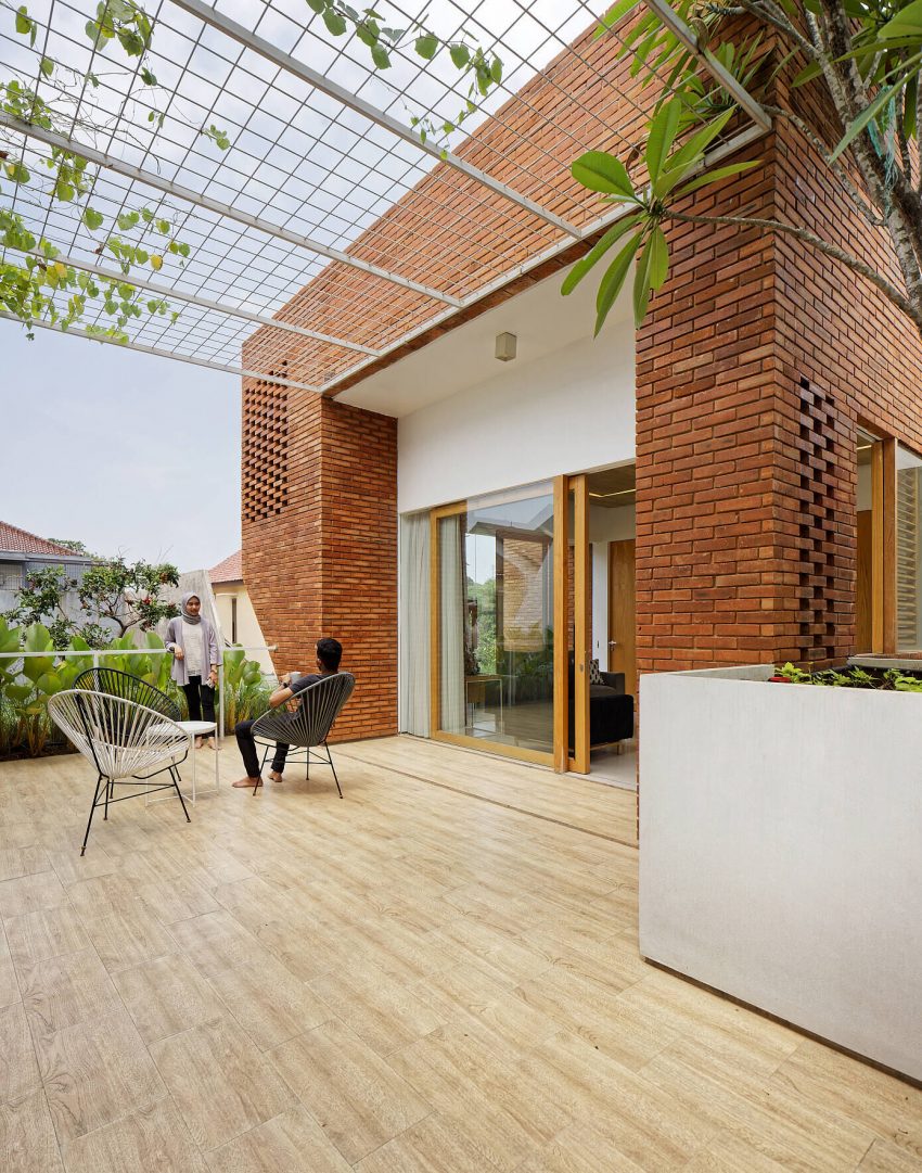 An Elegant House with Contemporary Brick Facade in Depok City, Indonesia by Delution (21)