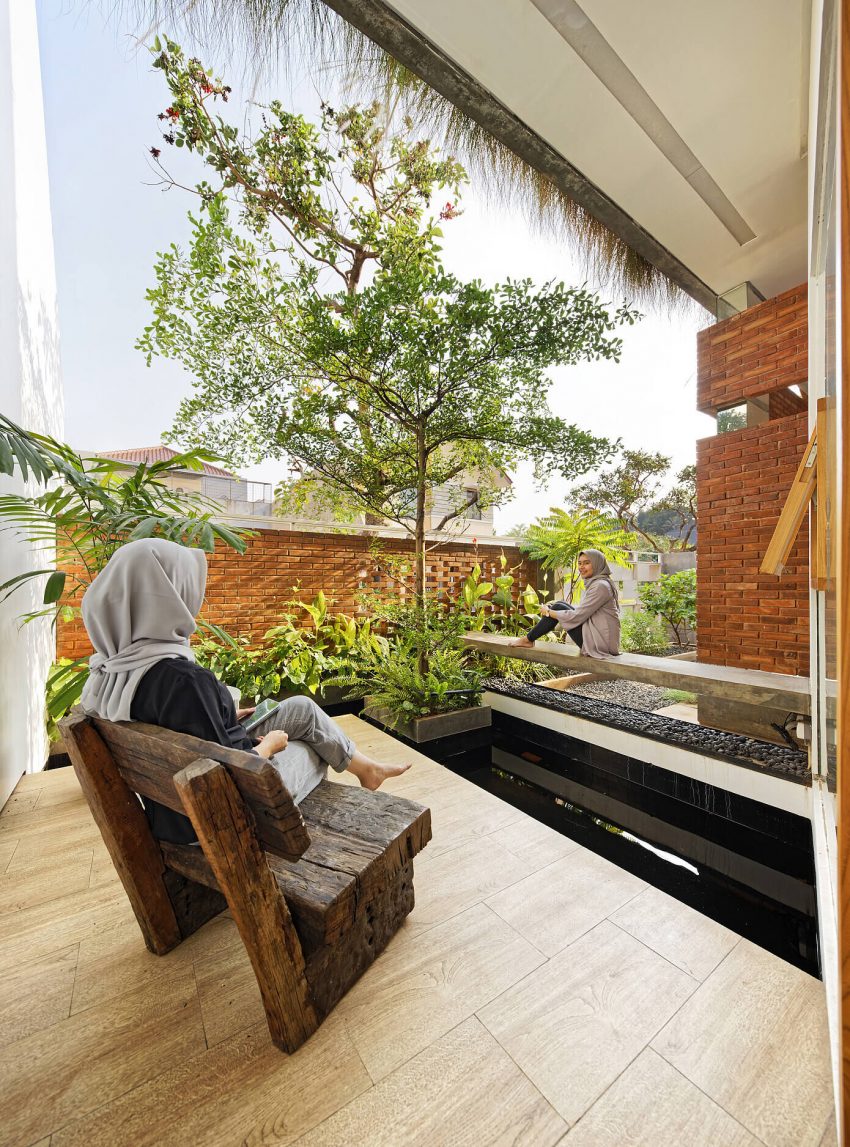 An Elegant House with Contemporary Brick Facade in Depok City, Indonesia by Delution (7)