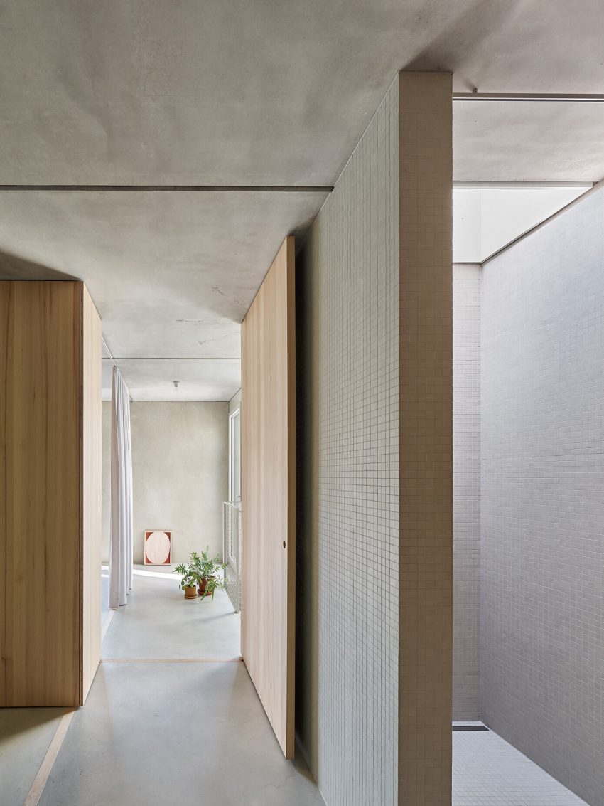An Elegant Modern Concrete Home with a Flexible Interior in Stuttgart by Von M (10)