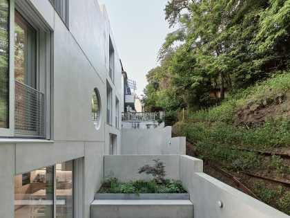 An Elegant Modern Concrete Home with a Flexible Interior in Stuttgart by Von M (12)