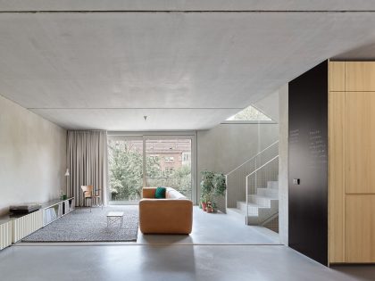 An Elegant Modern Concrete Home with a Flexible Interior in Stuttgart by Von M (2)