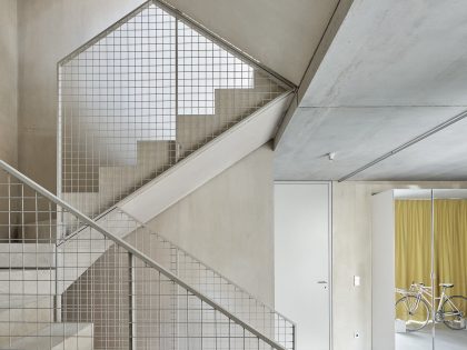 An Elegant Modern Concrete Home with a Flexible Interior in Stuttgart by Von M (4)