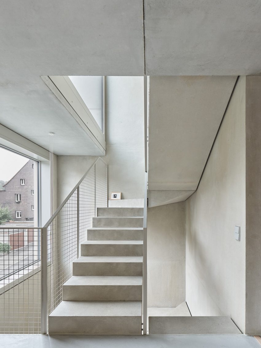 An Elegant Modern Concrete Home with a Flexible Interior in Stuttgart by Von M (5)