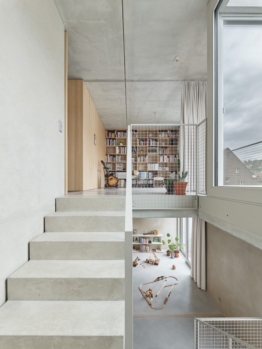 An Elegant Modern Concrete Home with a Flexible Interior in Stuttgart by Von M (7)