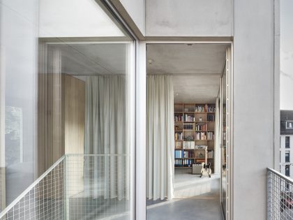 An Elegant Modern Concrete Home with a Flexible Interior in Stuttgart by Von M (8)