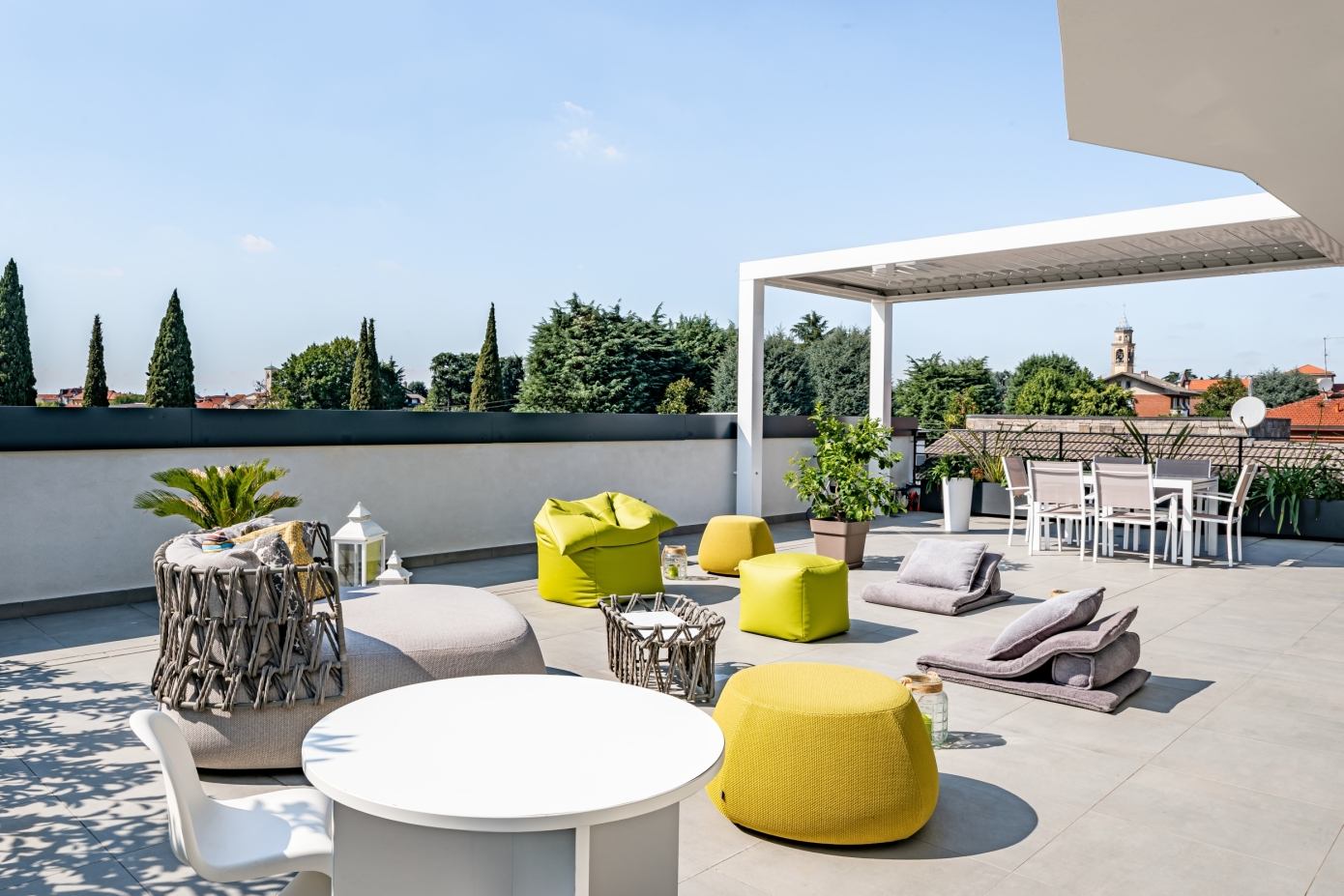 An Elegant Modern Penthouse Apartment with City Views in Milan, Italy by Studio EF (14)