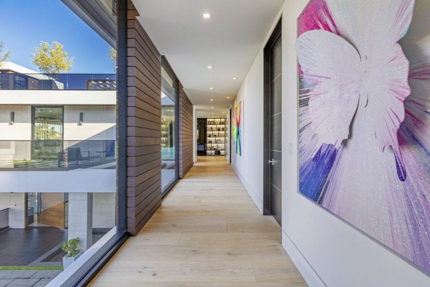 An Ultra-Modern Luxury Hillside Home with Spectacular Views of Los Angeles, California by Whipple Russell Architects (25)