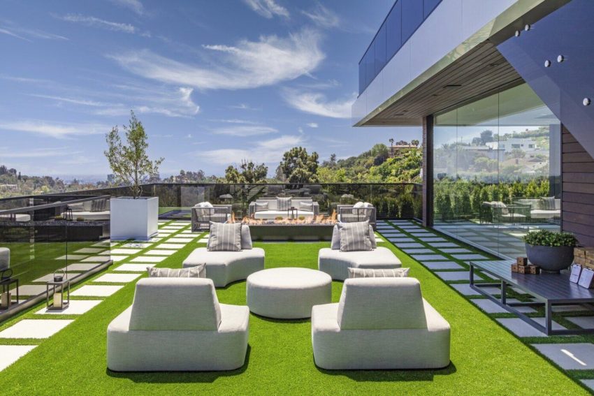 An Ultra-Modern Luxury Hillside Home with Spectacular Views of Los Angeles, California by Whipple Russell Architects (35)