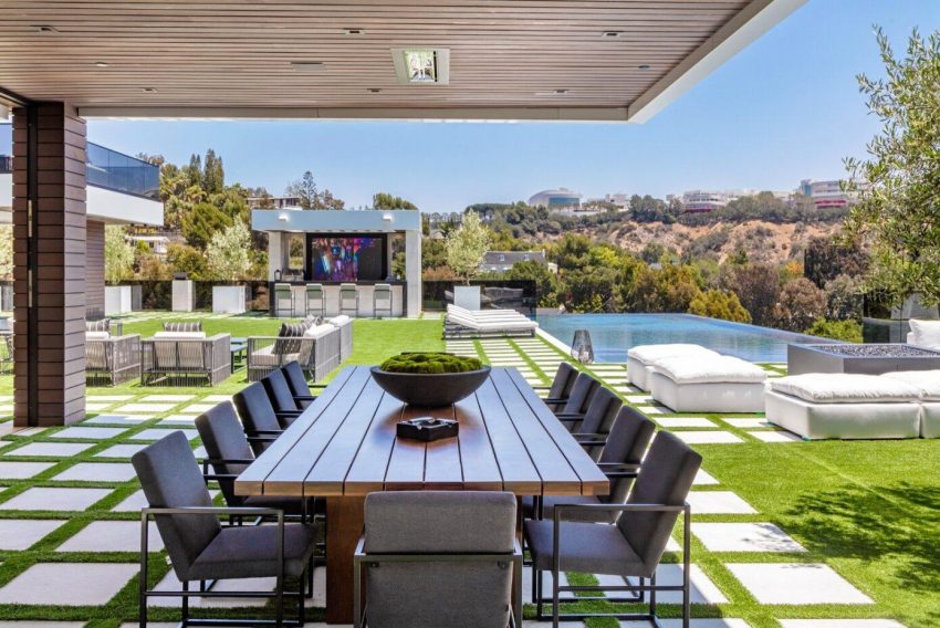 An Ultra-Modern Luxury Hillside Home with Spectacular Views of Los Angeles, California by Whipple Russell Architects (37)