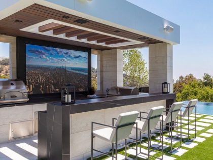 An Ultra-Modern Luxury Hillside Home with Spectacular Views of Los Angeles, California by Whipple Russell Architects (40)