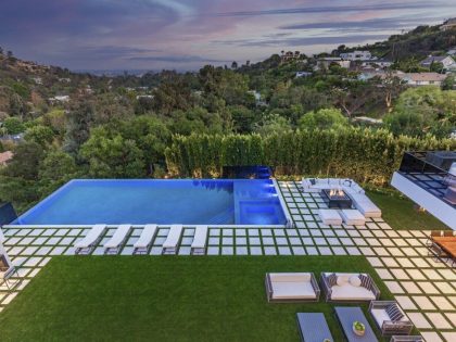 An Ultra-Modern Luxury Hillside Home with Spectacular Views of Los Angeles, California by Whipple Russell Architects (41)