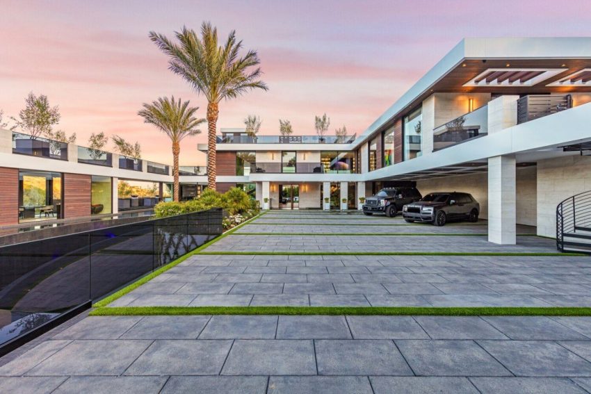 An Ultra-Modern Luxury Hillside Home with Spectacular Views of Los Angeles, California by Whipple Russell Architects (44)