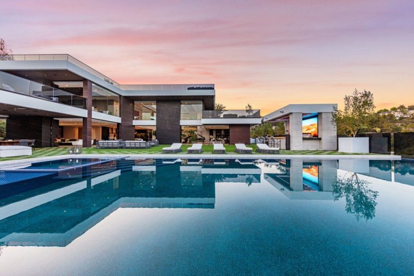 An Ultra-Modern Luxury Hillside Home with Spectacular Views of Los Angeles, California by Whipple Russell Architects (45)