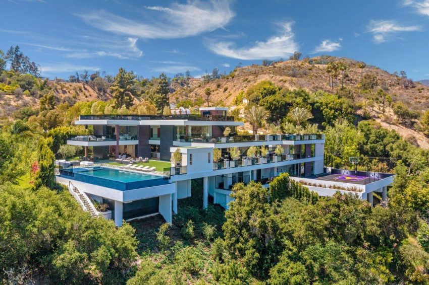 An Ultra-Modern Luxury Hillside Home with Spectacular Views of Los Angeles, California by Whipple Russell Architects (46)